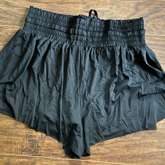 Black IUGA High Waist Flowy Shorts with Pockets - Picture 2 of 4